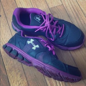 Size 8 Women’s Under Armour shoes